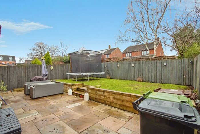 4 Bedroom Detached House For Sale In Aspen Way, Whinmoor, Leeds, LS14