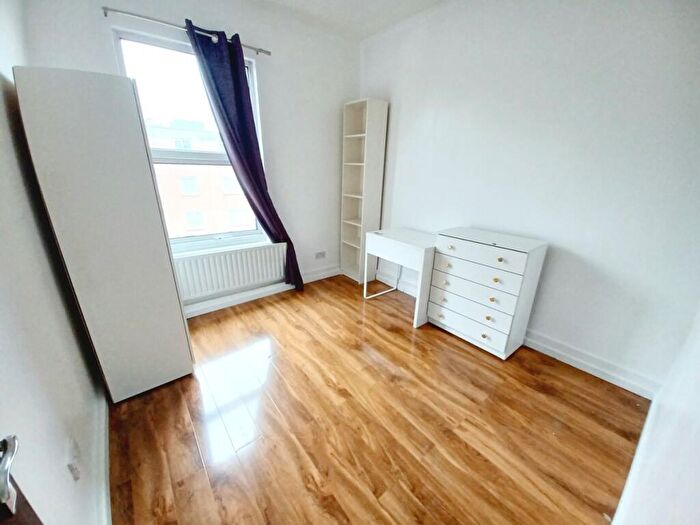 2 Bedroom Flat To Rent In A Green Lanes, Stoke Newington, N16