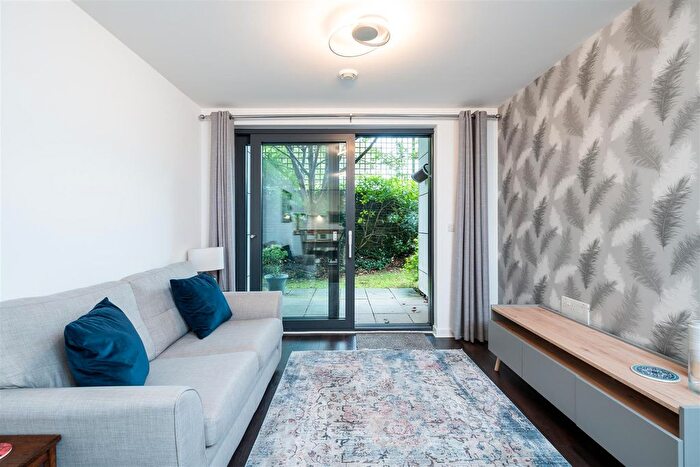 1 Bedroom Flat For Sale In Chartfield Avenue, Putney Hill, SW15