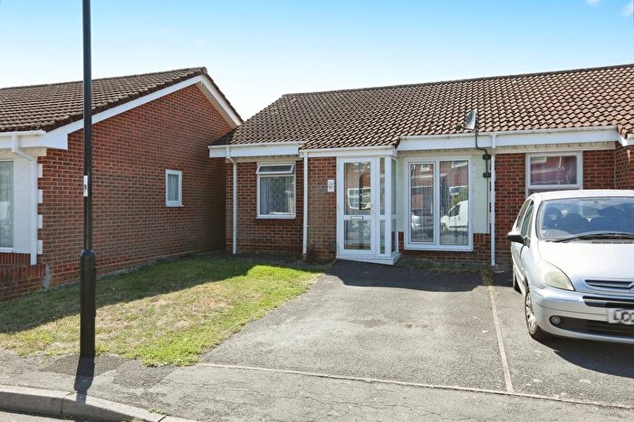 2 Bedroom Bungalow For Sale In Botley Gardens, Southampton, Hampshire, SO19