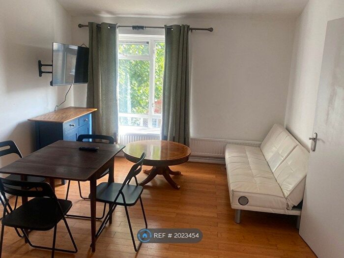 1 Bedroom Flat To Rent In Enfield Close, Uxbridge, UB8