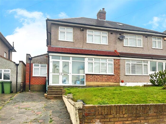 3 Bedroom Semi-Detached House For Sale In Dunblane Road, London, SE9