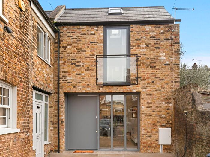 2 Bedroom Mews For Sale In Theodore Road, London, SE13