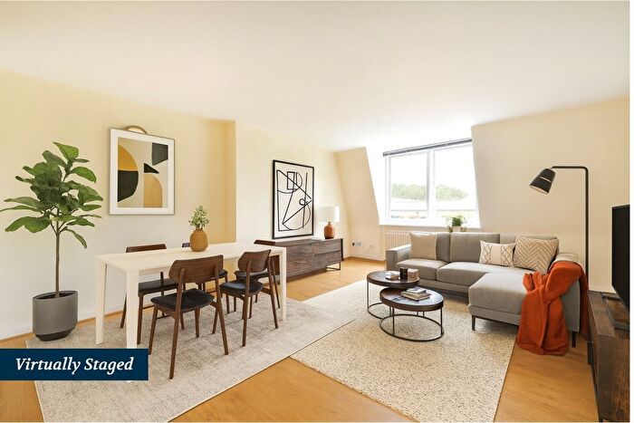 2 Bedroom Flat To Rent In Goswell Road, Clerkenwell, EC1V