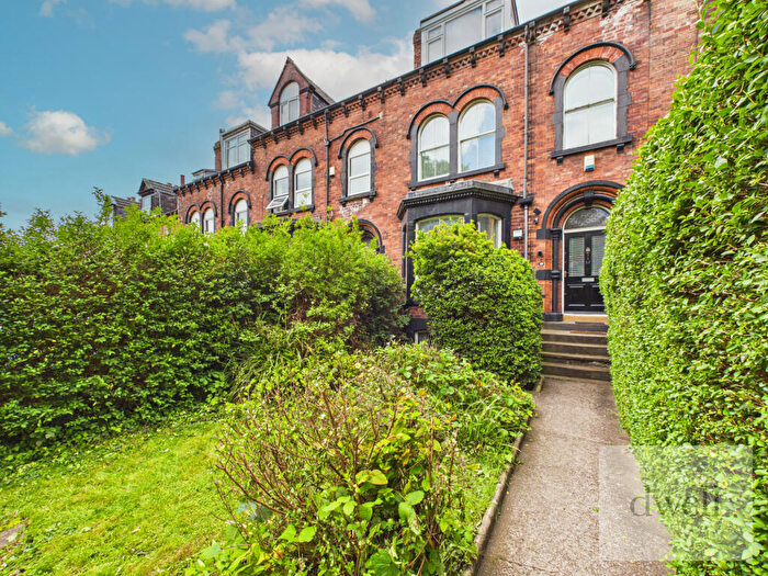 6 Bedroom Terraced House For Sale In St Johns Terrace, Leeds, LS3