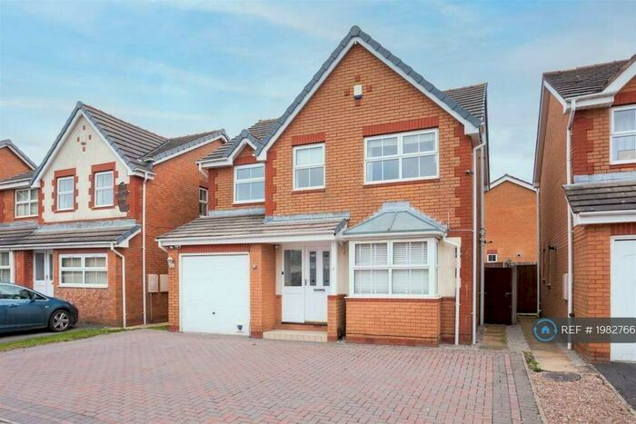 4 Bedroom Detached House To Rent In Mill House Rise, Bradford, BD5