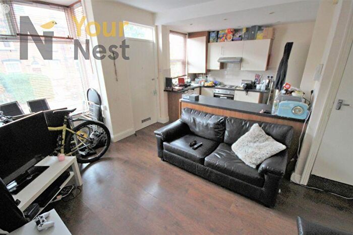 4 Bedroom Terraced House To Rent In Beechwood Mount, Burley, LS4