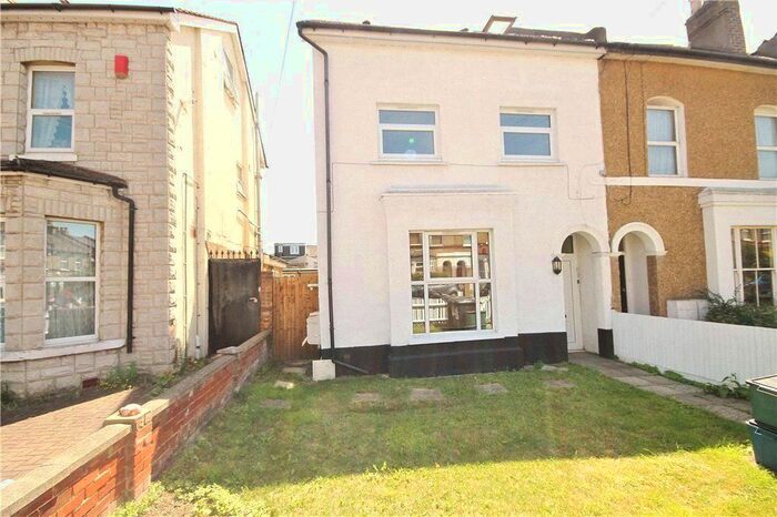 1 Bedroom Flat To Rent In Holmesdale Road, London, SE25