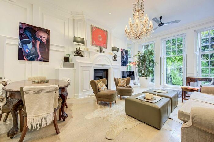 2 Bedroom Flat To Rent In Warwick Road, Earls Court, London, SW5