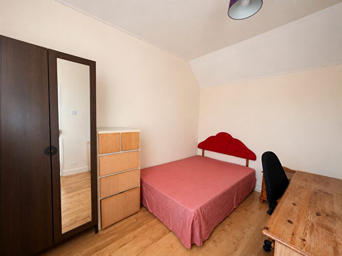 4 Bedroom House To Rent In Humber Avenue, CV1