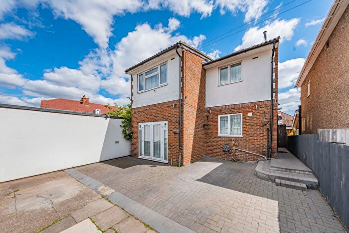 4 Bedroom Detached House To Rent In Mount Avenue, Southall, UB1