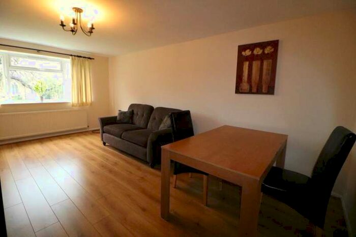 2 Bedroom Flat To Rent In Parkside Court, Wood Green, N22