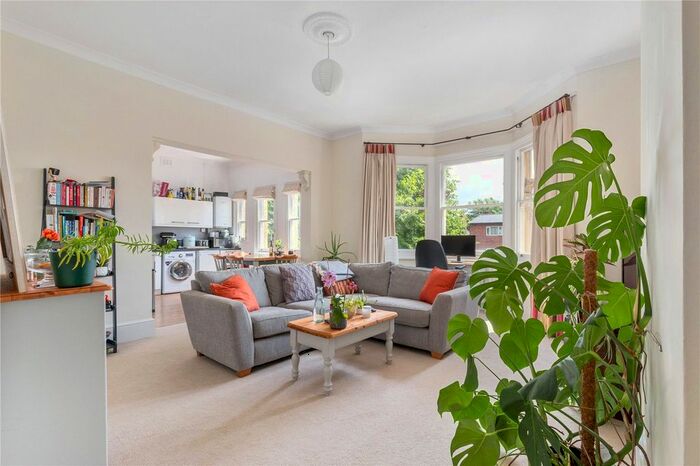 2 Bedroom Flat To Rent In Keswick Road, London, SW15