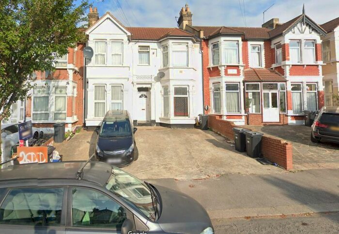 1 Bedroom Flat To Rent In Kensington Gardens, Ilford, IG1