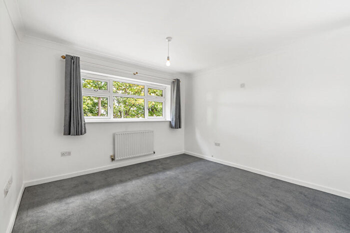 2 Bedroom Apartment To Rent In Plough Road, Battersea, SW11