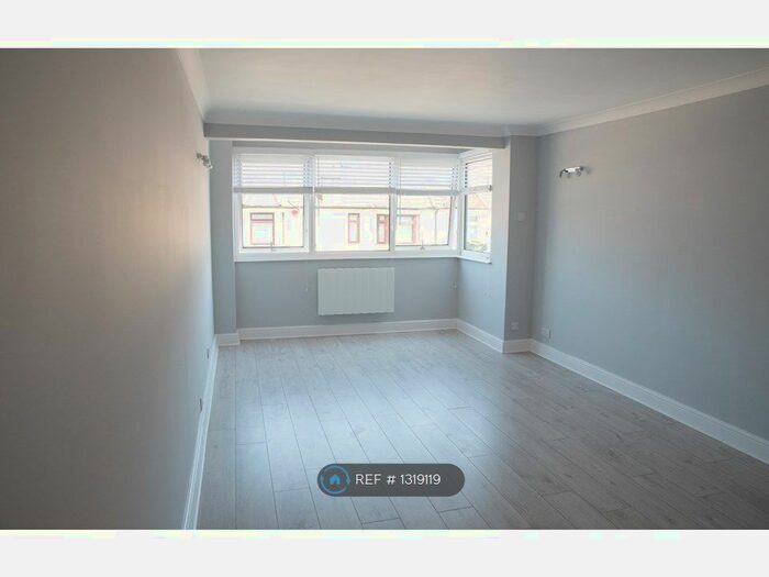 1 Bedroom Flat To Rent In Winston Close, Romford RM7