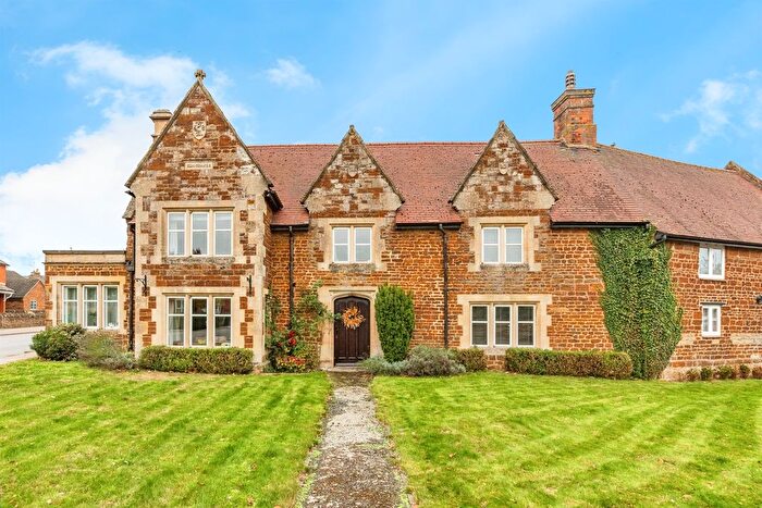 3 Bedroom Cottage For Sale In Ivy Lane, Finedon, Wellingborough, NN9