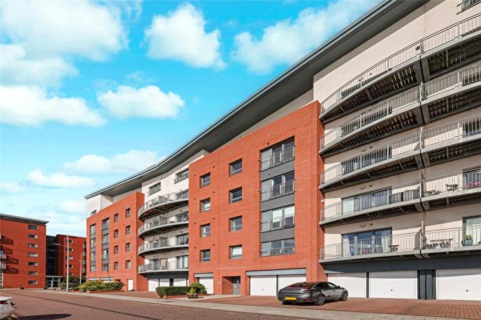 2 Bedroom Flat For Sale In Gourlay Yard, Dundee, Angus, DD1
