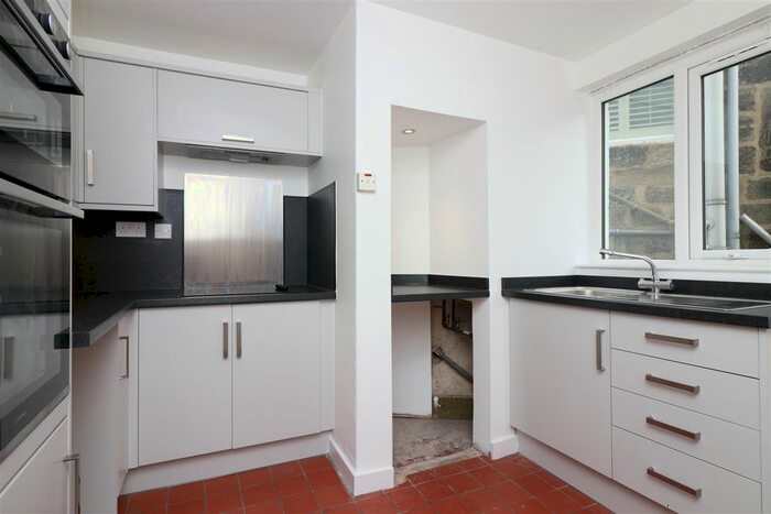 2 Bedroom End Of Terrace House To Rent In Lister Hill, Leeds, West Yorkshire, Uk, LS18