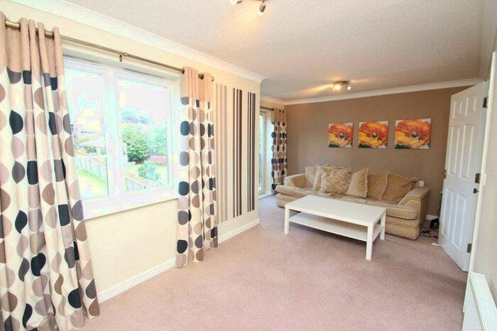 4 Bedroom House To Rent In Bridges View, Gateshead, NE8