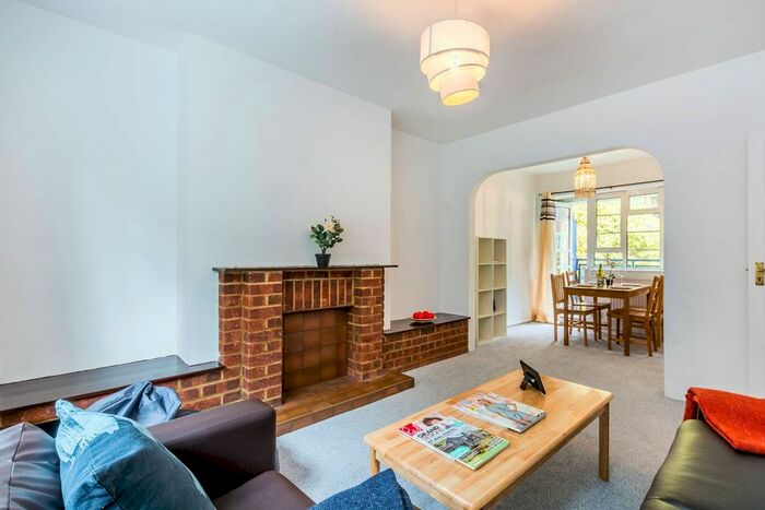 3 Bedroom Flat To Rent In Church Street Estate, St John's Wood, London, NW8