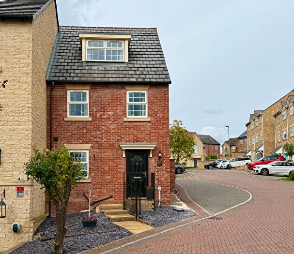 3 Bedroom Town House For Sale In Heathcote Close, Woolley Grange, S75
