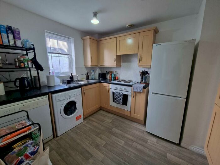 2 Bedroom Flat To Rent In Caerphilly Road, Llanishen, Cardiff, CF14