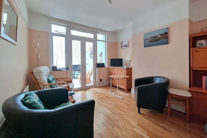 3 Bedroom End Of Terrace House For Sale In Drayton, Hampshire, PO6