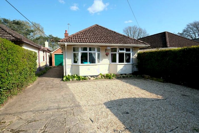 2 Bedroom Detached Bungalow For Sale In Twiggs Lane, SO40