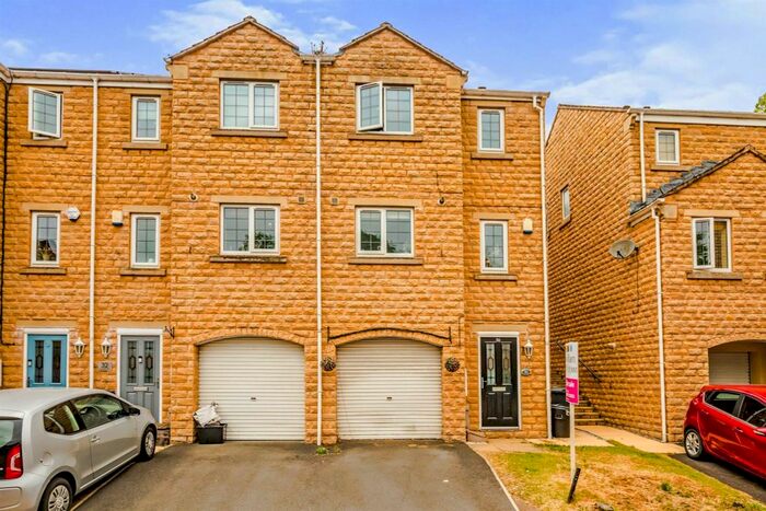 3 Bedroom Property To Rent In Rosevale View, Sowerby Bridge, HX6