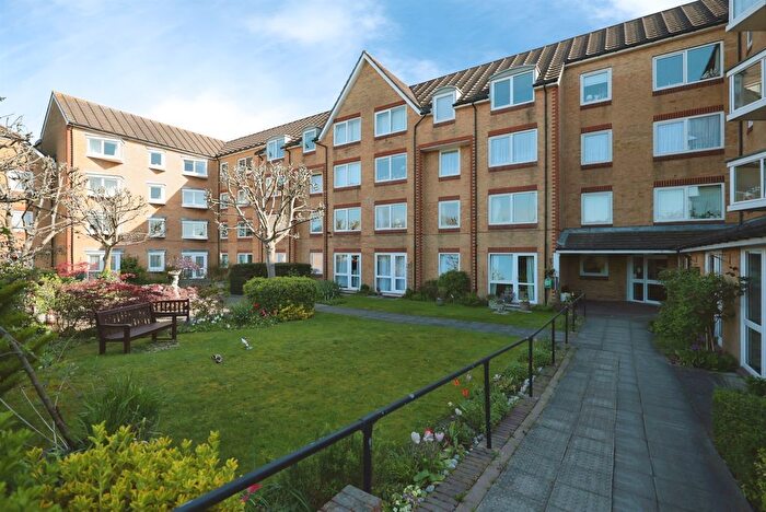1 Bedroom Flat For Sale In Cassio Road, Watford, WD18