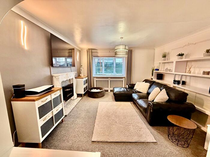 4 Bedroom Detached House For Sale In Davenport Drive, Birmingham, B35