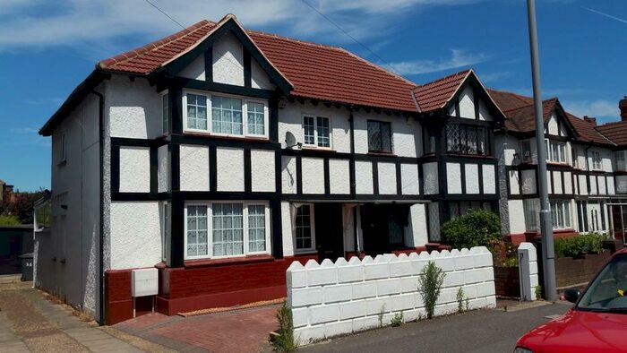 3 Bedroom Semi-Detached House To Rent In New Road, Chingford, London, E4