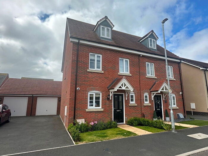 3 Bedroom Semi-Detached House To Rent In Wentworth Drive, Corby, NN17