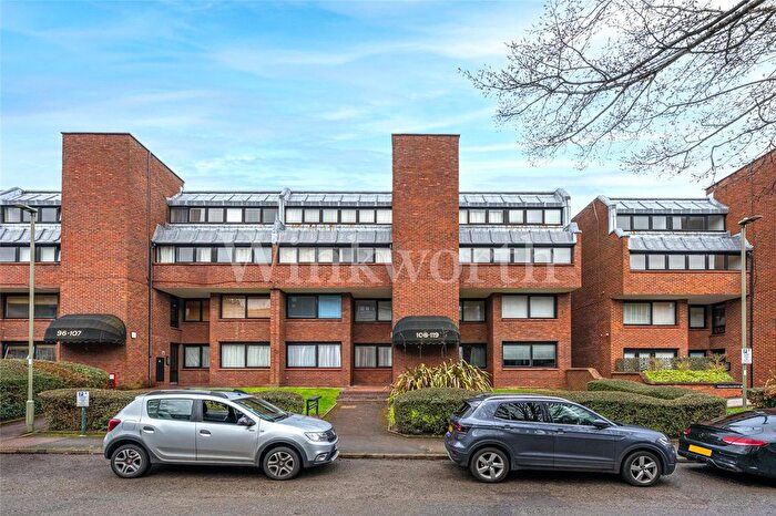 1 Bedroom Flat For Sale In Britten Close, London, NW11