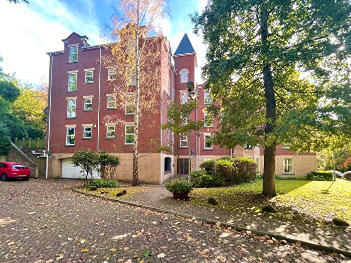 2 Bedroom Flat To Rent In Gardenhurst, Cardigan Road, Headingley, Leeds, LS6