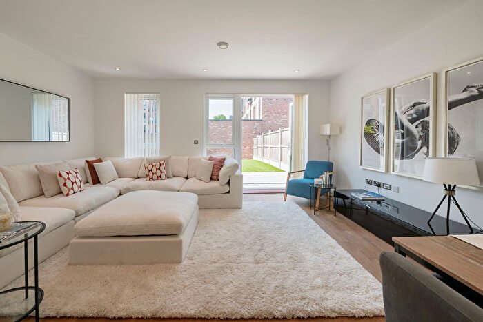 3 Bedroom End Of Terrace House For Sale In Reynard Way, Brentford, TW8