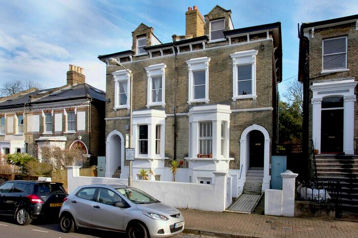 2 Bedroom Flat To Rent In Ramsden Gate, Ramsden Road, London, SW12