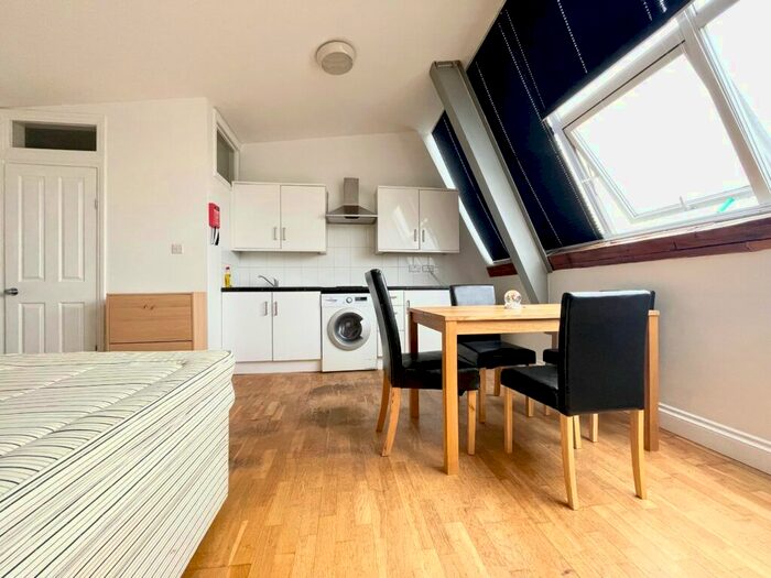 Studio To Rent In Tavistock Road, London, N4