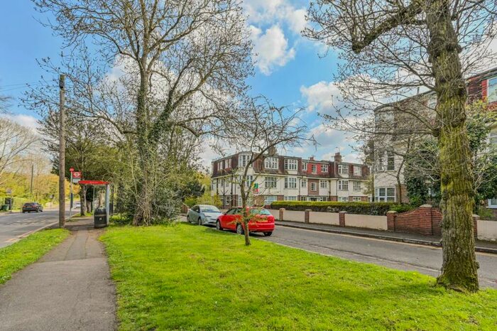 2 Bedroom Flat To Rent In Whitehall Road, London, , Chingford, London, E4