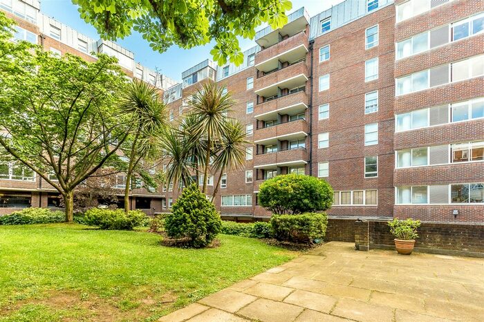 2 Bedroom Flat For Sale In Cheyne Walk, Chelsea, London, SW3