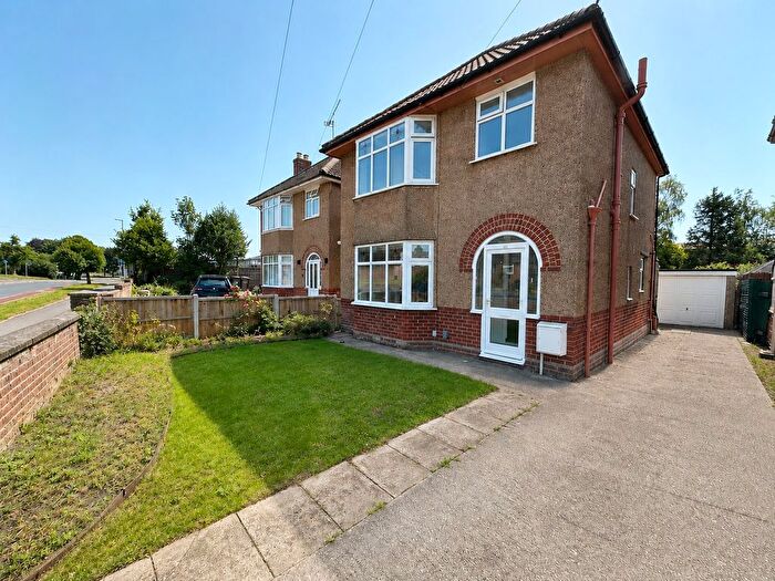 3 Bedroom Detached House For Sale In Lyde Road, Yeovil, BA21