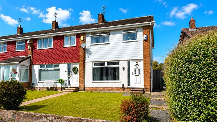 3 Bedroom End Of Terrace House For Sale In Coverdale Avenue, Royton, Oldham, Greater Manchester, OL2