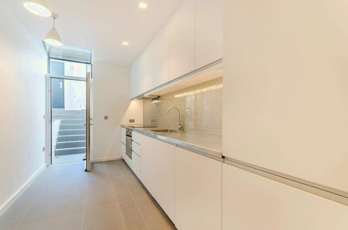 2 Bedroom Flat To Rent In Clarendon Road, Holland Park, London, W11
