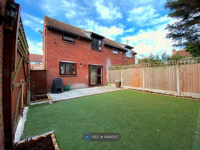 2 Bedroom End Of Terrace House To Rent In St. Michaels Close, London, E16