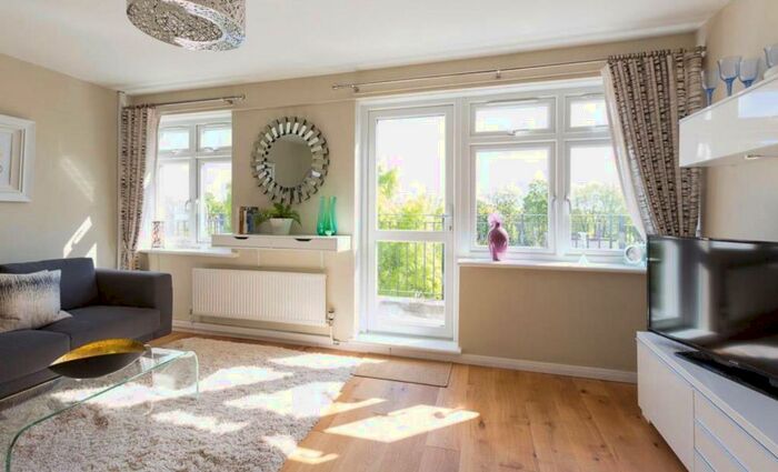 3 Bedroom Maisonette To Rent In Grosvenor Rise East, Walthamstow, London, E17