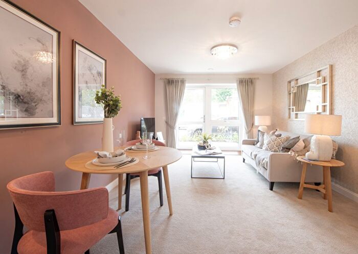 2 Bedroom Flat To Rent In London Road, Bagshot, GU19