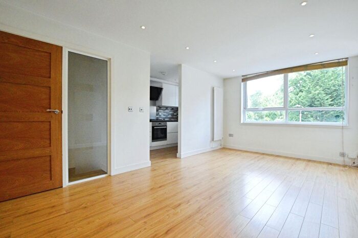 2 Bedroom Flat To Rent In Grosvenor Road, St Albans, AL1