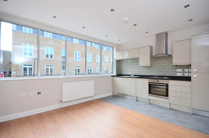 3 Bedroom Flat To Rent In Choumert Road, Peckham, London, SE15