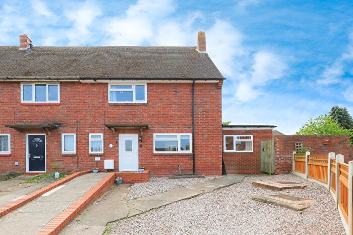 3 Bedroom End Of Terrace House For Sale In Clent Avenue, Kidderminster, DY11